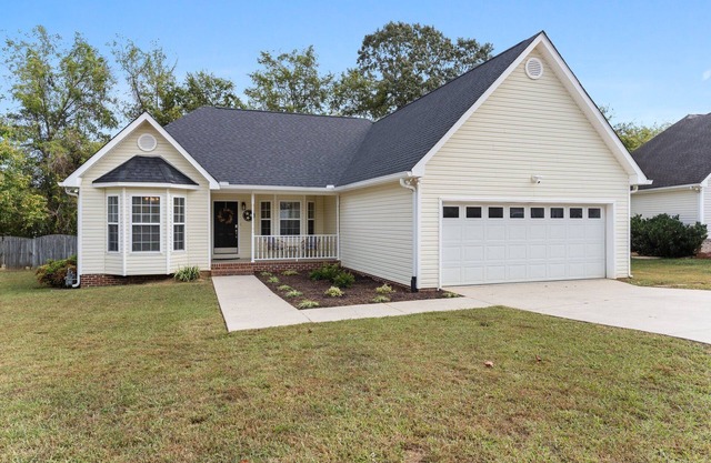 A Slice of the South! Well kept home on peaceful cut-de-sac in Ooltewah.