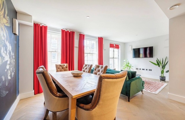 A Slick House Trendy Spitafields