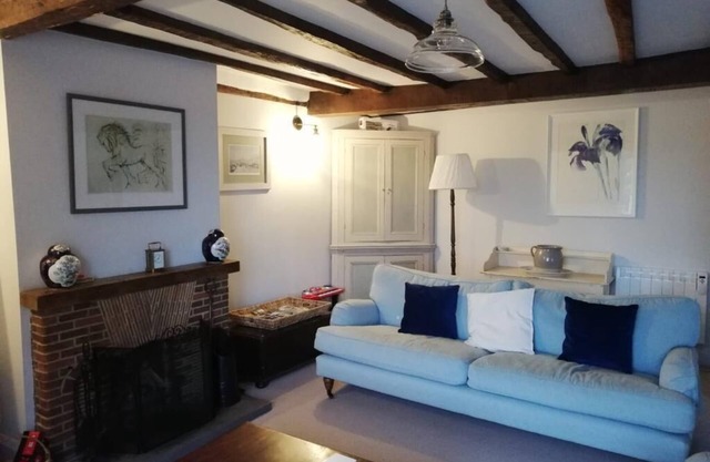 A spacious modernised C17th listed apartment property, set up for 4 people