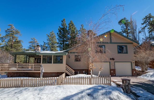 A Stones Throw - A spacious property in an unbeatable location at the end of Gilner point!