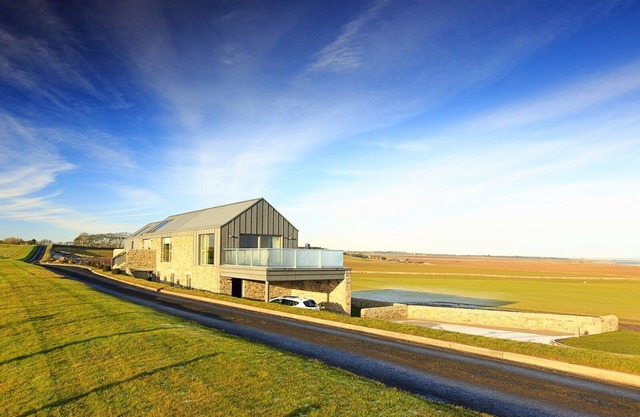 A stunning house that sleeps 11 guests in 6 bedrooms