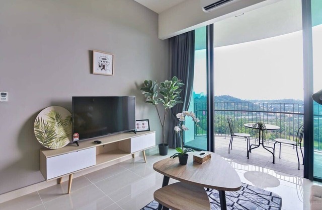 A Stylish & Comfy 2BR Mt Kiara & KL Free Parking