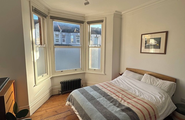 A stylish, well presented Victorian terrace, a stones throw from the beach
