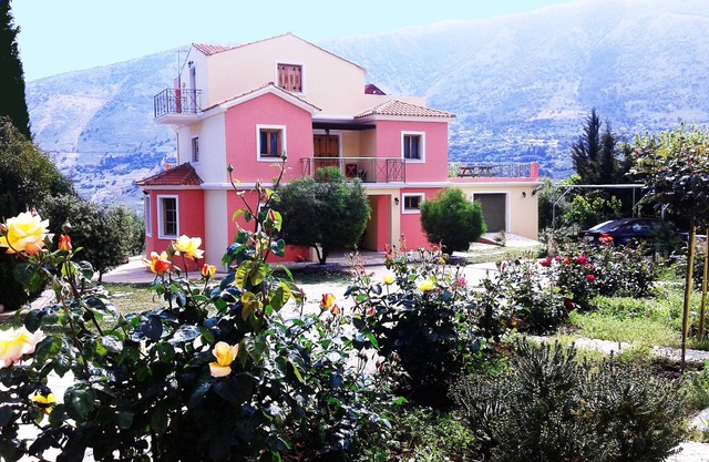 A sunny villa 110 sm near the sea
