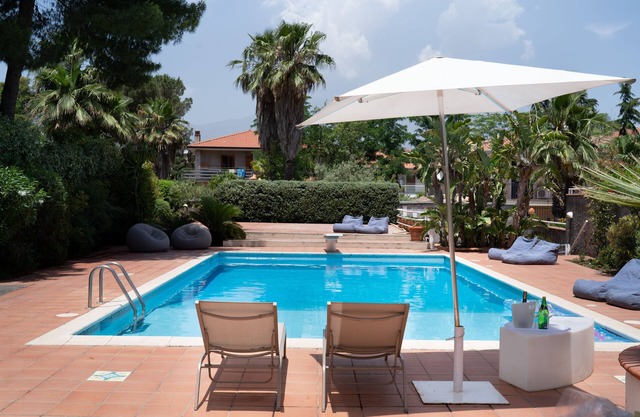 A surrounded garden Villa, in the proximity of Catania and Etna
