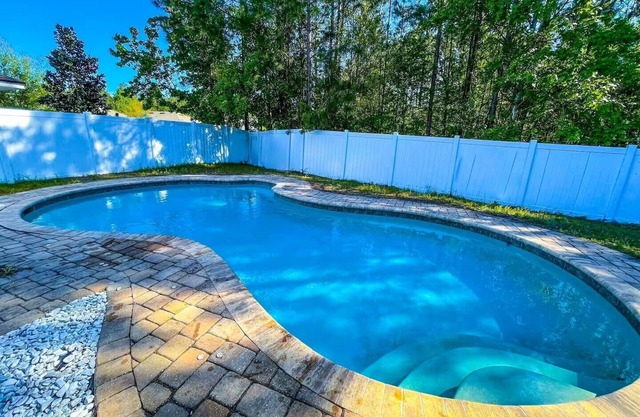 +A Taste of Britain entire house/heated pool+