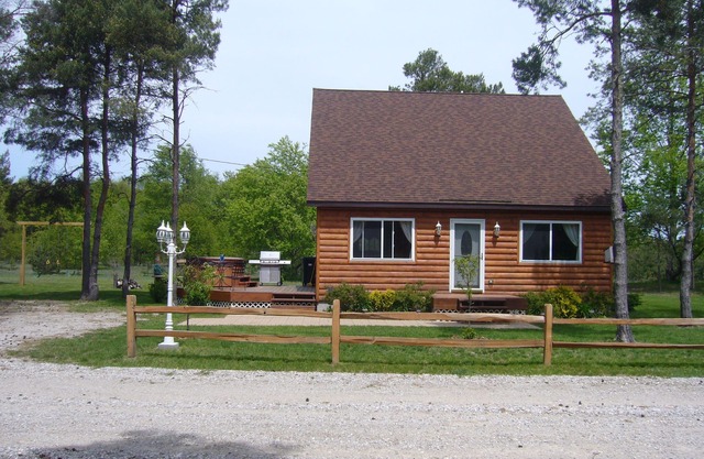 A True Getaway, Peaceful-Relaxing, Hot Tub, 2 story, Fully Furnished