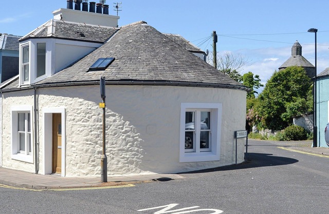A unique cottage in a fabulous seaside village.