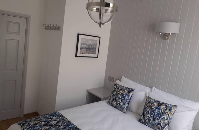 A Unique space in the heart of Canterbury offering 4 suites and 2 rooms