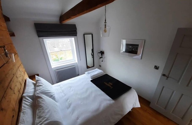 A Unique space in the heart of Canterbury offering 4 suites and 2 rooms