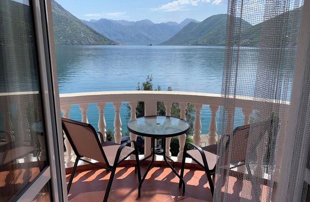 A unit, 1 bdr., stunning views, waterfront, free secured parking