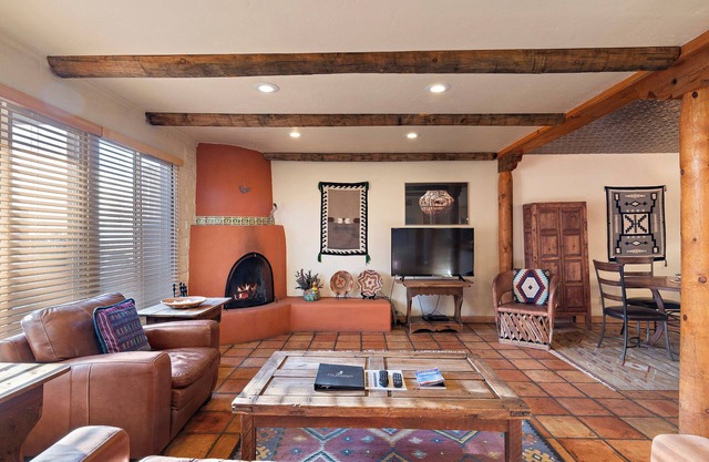 A Very "Santa Fe" Condo Blocks From The Plaza @ Fort Marcy