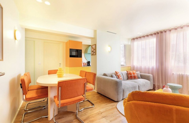 A Vintage 2-BR/2BA with Services - Champs-Elysées