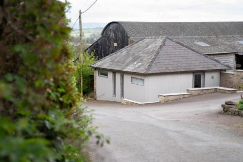 A walkers and bikers base 20 minutes from the Wye Valley and Abergavenny