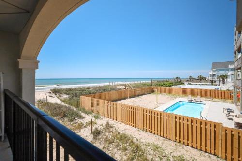 A Wave From It All- Luxe 1BR at Villa Capriani