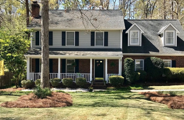 A welcoming Master's Rental convenient to course! An easy 4 miles!