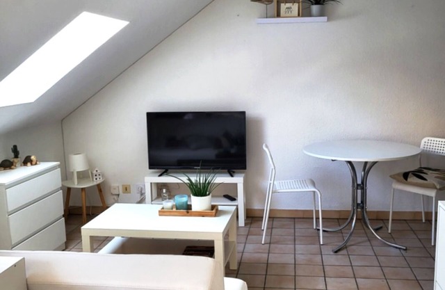 A welcoming studio in a quiet town center location