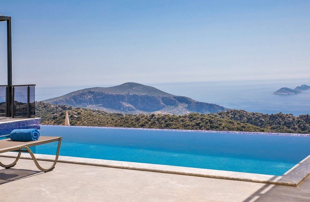 A Wonderful Villa, Near to Beach, with Private Pool and Seaview