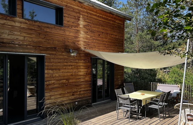 A wooden house by the river - 1 hour from Nice !