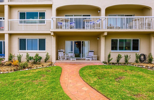 A106 Perfect 2-bedroom ocean view condo just off Flagler Ave!