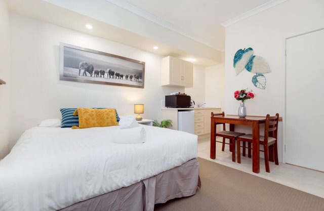 A8 - Enjoy a romantic weekend at cozy studio apt.