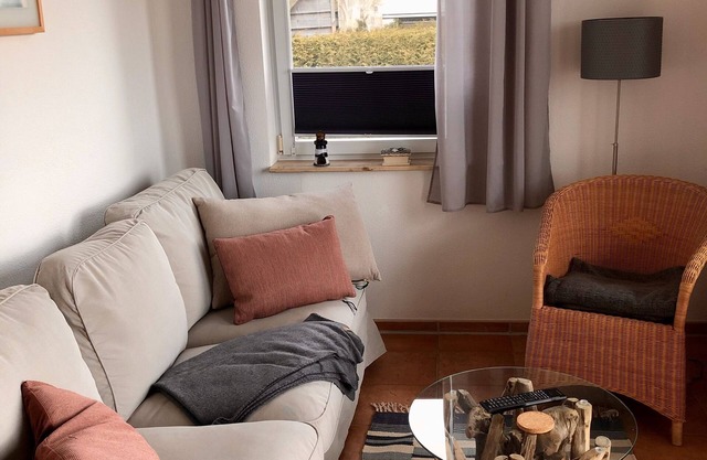 Aalhaus Wustrow apartment to the meadow 900 m to the beach