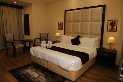 Aar Kay Inn & Suites