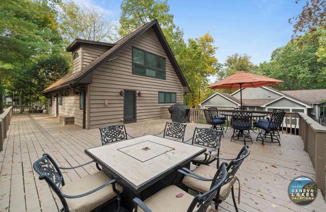 Abbey Springs Home|North Shore Hideaway|Fireplace|Large Deck|Pools|Beach|Clubhouse|Ping Pong Table