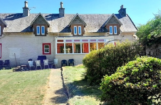 Abbeybank Lodge sleeps13 rural near beach, pub, mountain bike trails