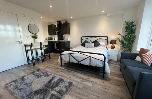 Abbotsbury 1 bed studio opposite UWE free parking
