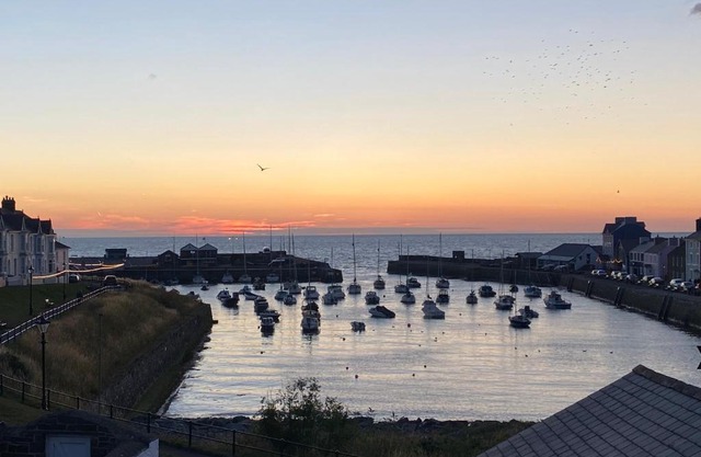 Aberaeron Island House - Panoramic Harbour Views