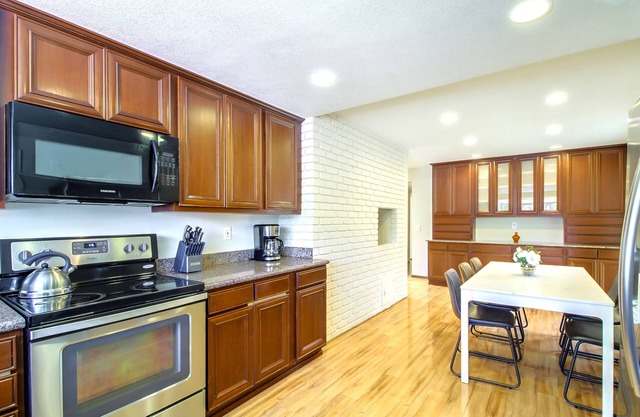 ABK: Cheerful and Spacious 10min to Apple HQ, Shops