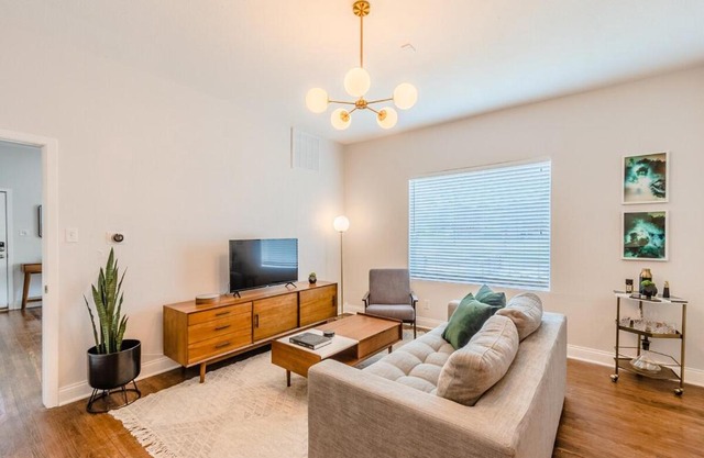 Abode Dallas - The Cedars Downtown