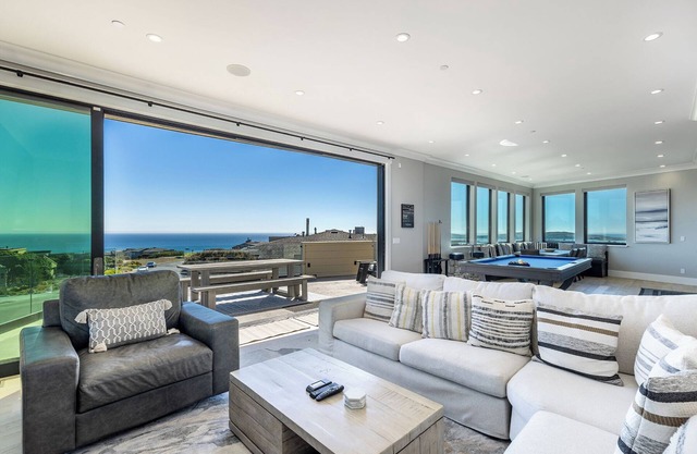 Above Par: Spa, Coastal Views, Pool table, Walking Distance To Beach