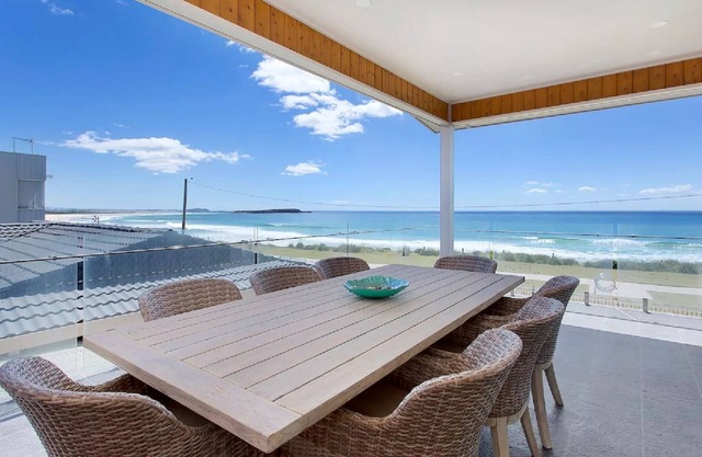 Absolute Beachfront Holiday Apartment w Panoramic Ocean Views