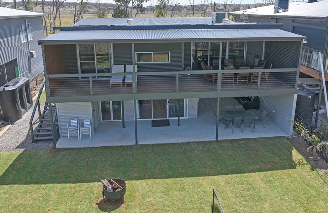 Absolute waterfront, absolute bliss. R&T's riverfront property. Pet friendly!