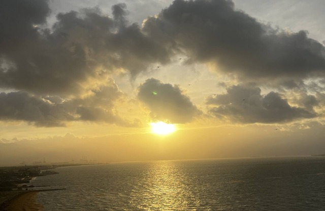 AC, WiFi, cable & 24/7 security, Pool, beachfront, views of Kingston harbor.