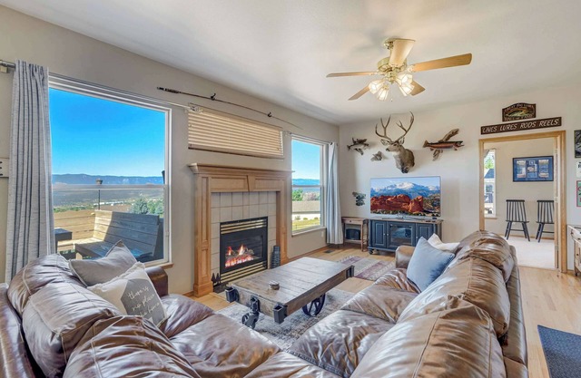 Academy Basecamp |Fireplace/Games/BBQ | MTN View