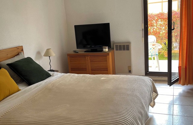 Acapoulco two-room seafront promenade Garden level