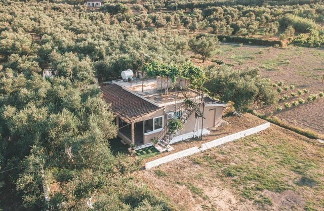 Accessible Vacation Home "The Mills House" with Private Terrace & Wi-Fi