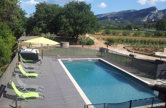 accollé an old farmhouse, Apt. 1st fl. (6 pl) renovated pool, sauna, and spa
