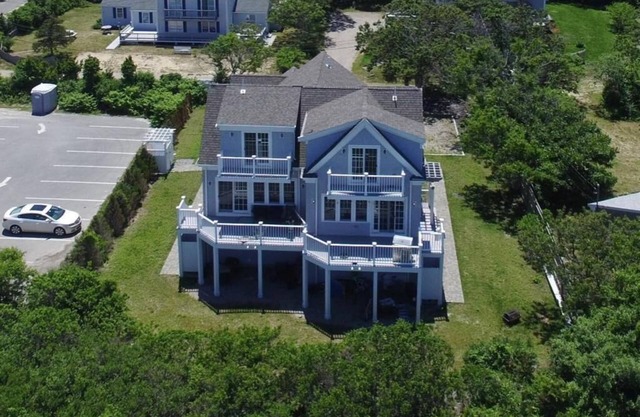 Accommodates 12 Guests Overlooking Cape Cod Bay, 6 BR/6 BTH (2048)