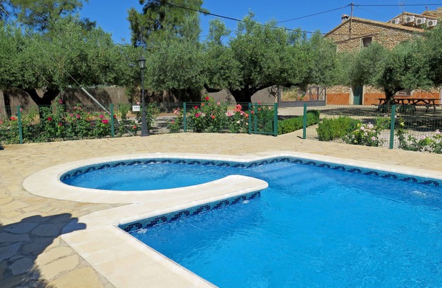Accommodation in Castellón (10 people), enjoy the family pool !