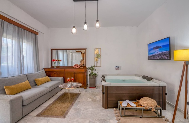 Achilleas Deluxe Apt-JACUZZI-Parking A village 2km from beach! Pet Friendly -