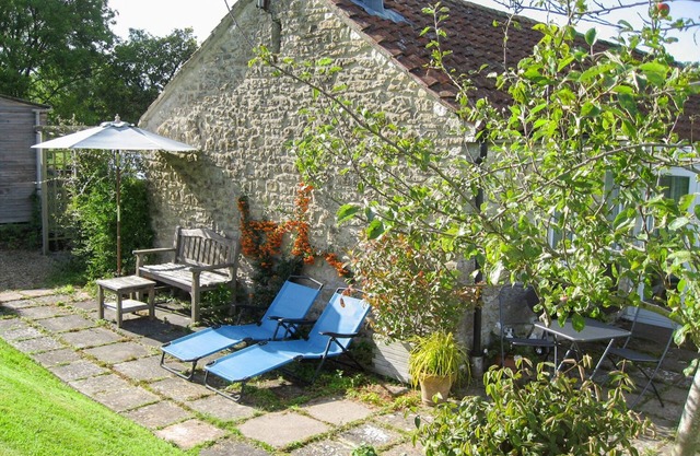 ACORN COTTAGE, pet friendly, country holiday cottage in Bruton