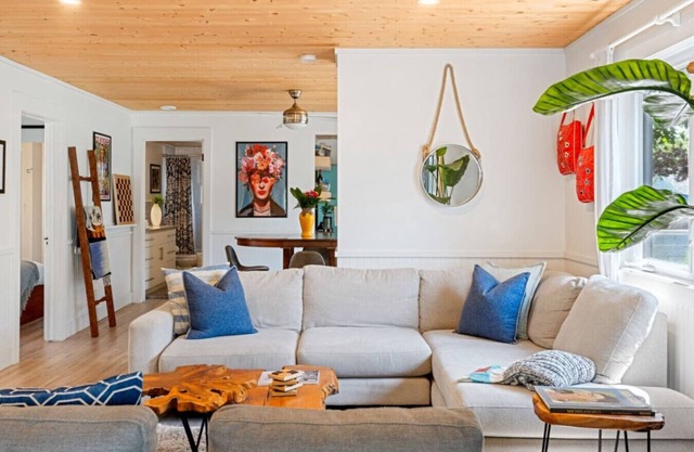 Across From Seacliff Beach & Park.The Perfect Lake getaway