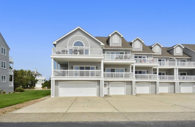 Activities included up to $300 FREE PER WEEK! FREE DAILY ACTIVITIES! Beautifully decorated multi-level vacation townhome is an end unit located in one of North Bethany's premier bayside private gated communities sitting on a peninsula overlooking th
