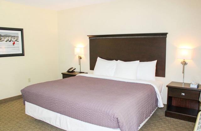 ADA Glacier Suite at Kelley's Island Venture Resort