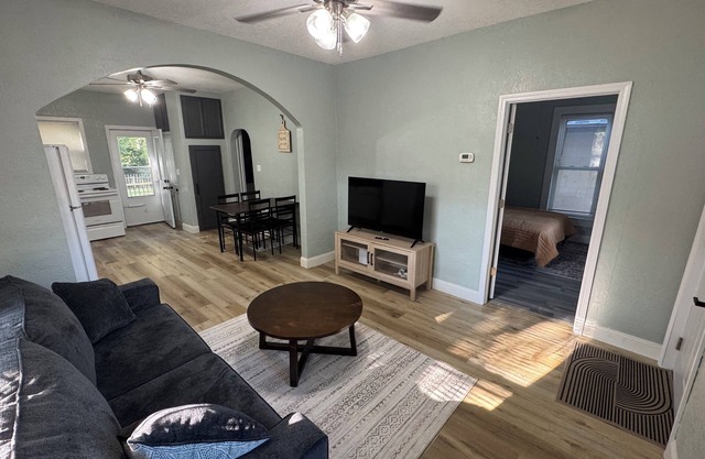 Adair Hideaway : Quiet Neighborhood - Fenced Yard - Garage Parking