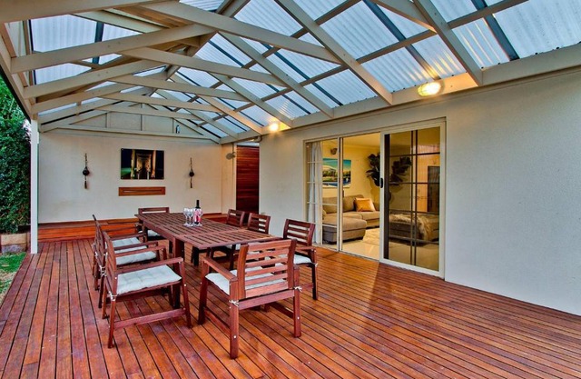 Adelaide 4 Bedroom House with Pool